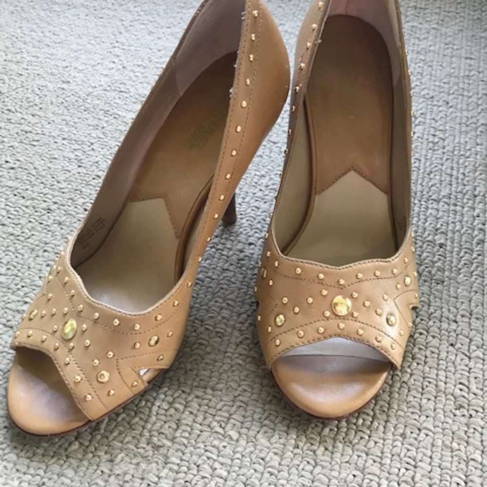MICHAEL KORS PUMPS IN LEATHER WITH Studs